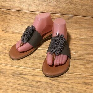 Andre Assous Novalee Featherweight brown Thong Sandals, 9